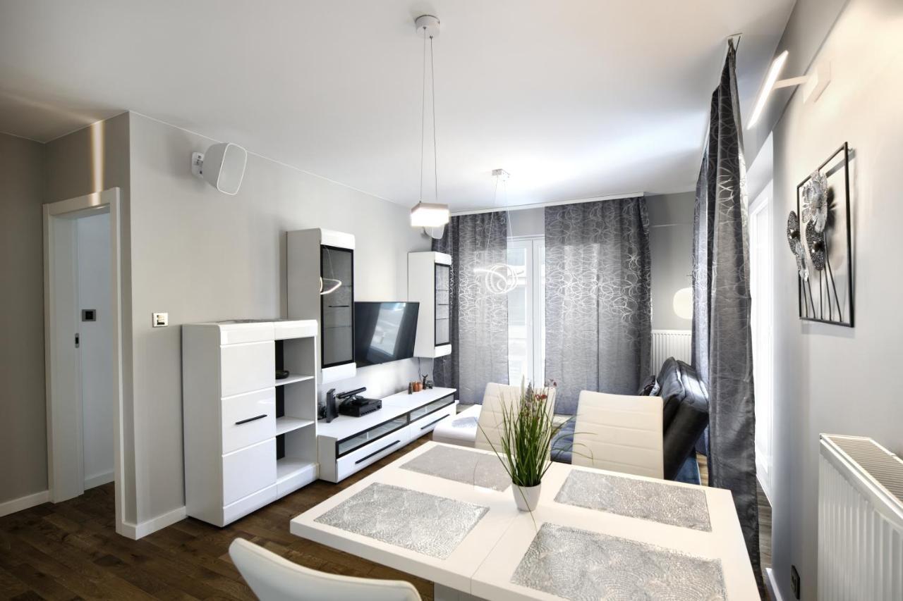 Aboutartapartments - Twin Towers Wroclaw Ngoại thất bức ảnh
